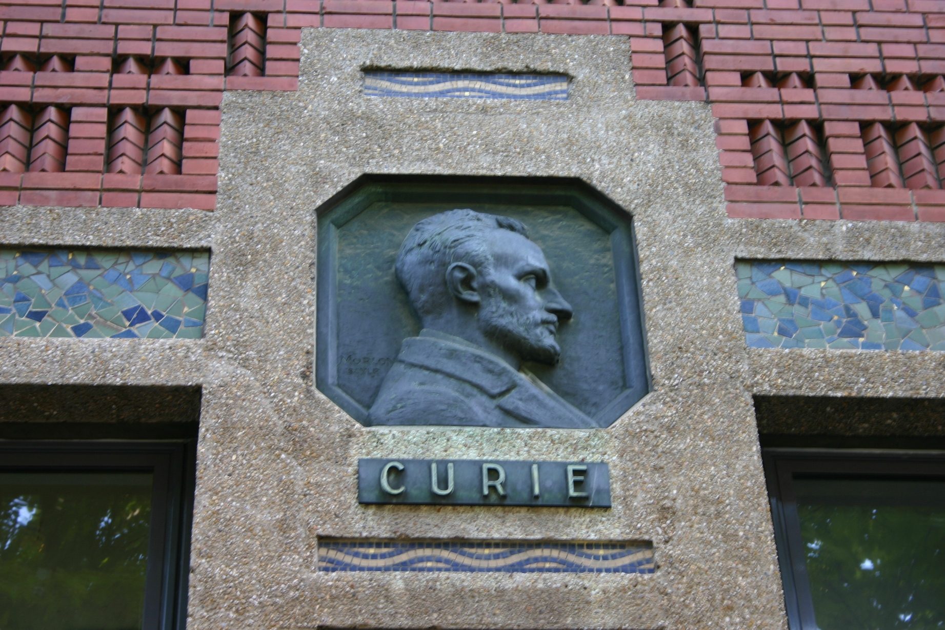 Pierre Curie's bas-relief, Ecole Superieure de Physique et de Chimie Industrielles, Paris (22).JPG